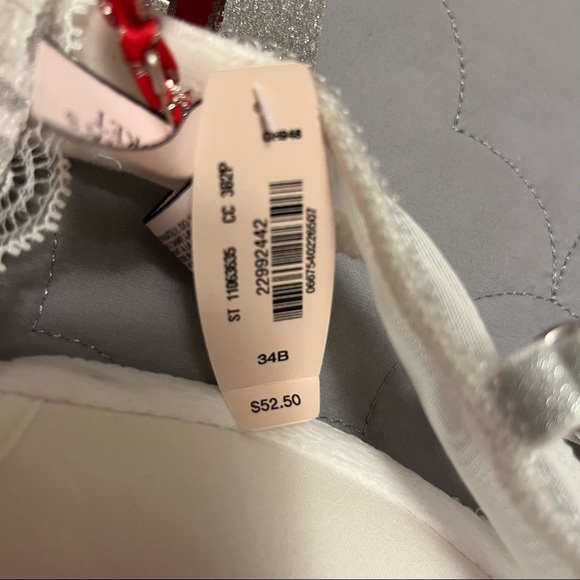 Victoria’s Secret Fashion Show set plus limited edition necklace with charm. NWT - Picture 9 of 16